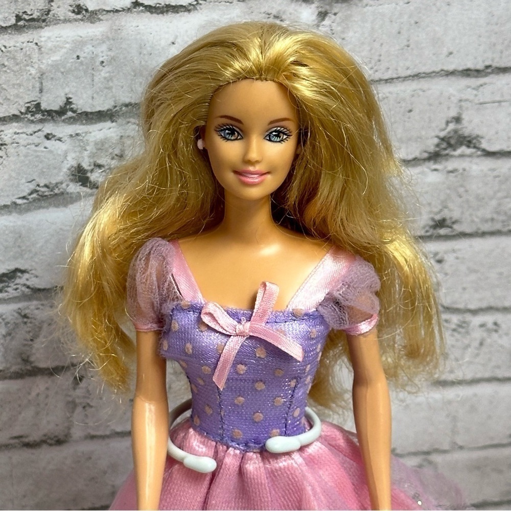 Barbie Fashion Doll 1990s Blonde Hair Multicolor Eyes Ballerina Shoes